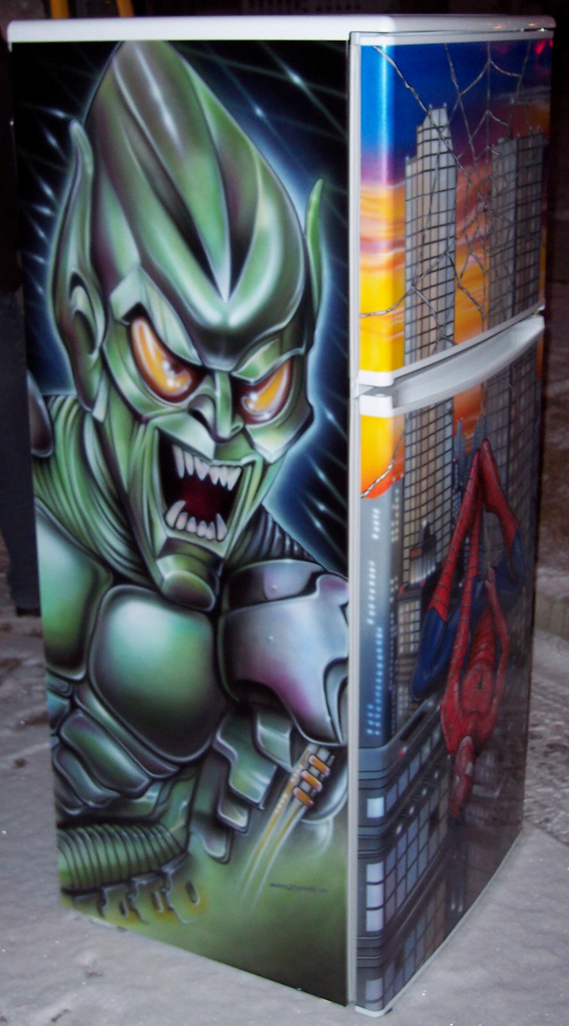 airbrush/spidey_fridge2.JPG